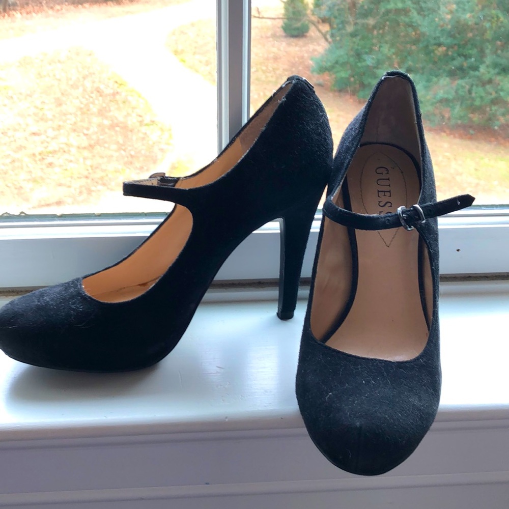 Guess size 8 heel color black